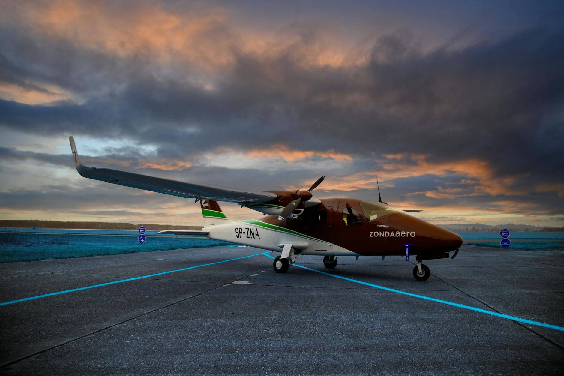 Stadion Zawiszy Bydgoszcz podczas przygotowań do meczu Zawiszy z Pogonią II Szczecin w 22. kolejce